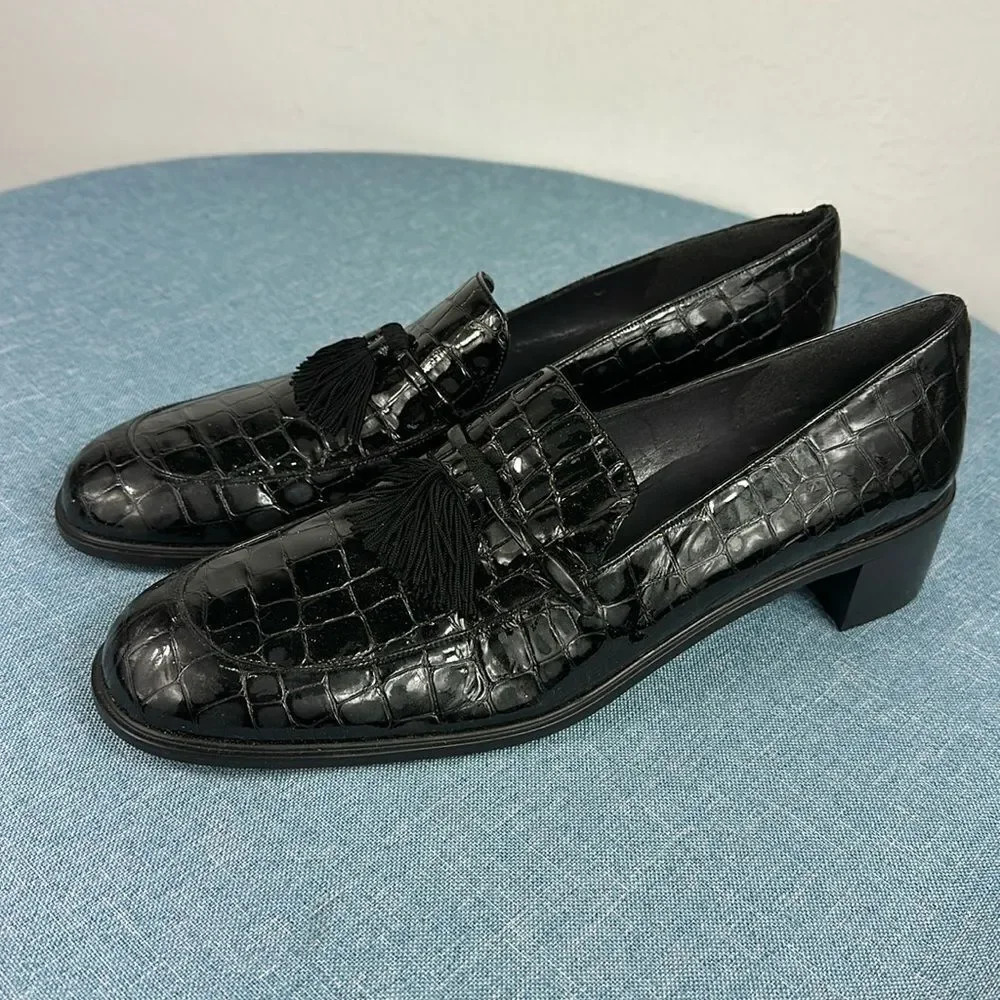 Stuart Weitzman Oxfords Vintage Black Patent Leather Loafers Size 8 M